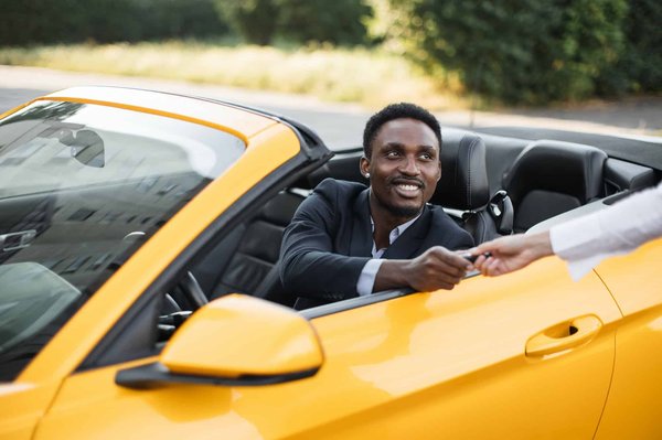 Pourquoi et comment louer une voiture pour assister aux événements Tour Auto ?