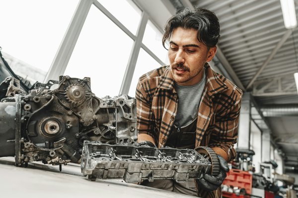 Moteur d'occasion : une solution idéale pour réduire les coûts